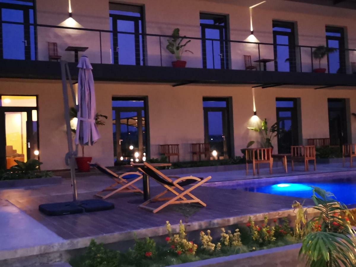 Hotel Au Bord De L'Eau Bamako Esterno foto
